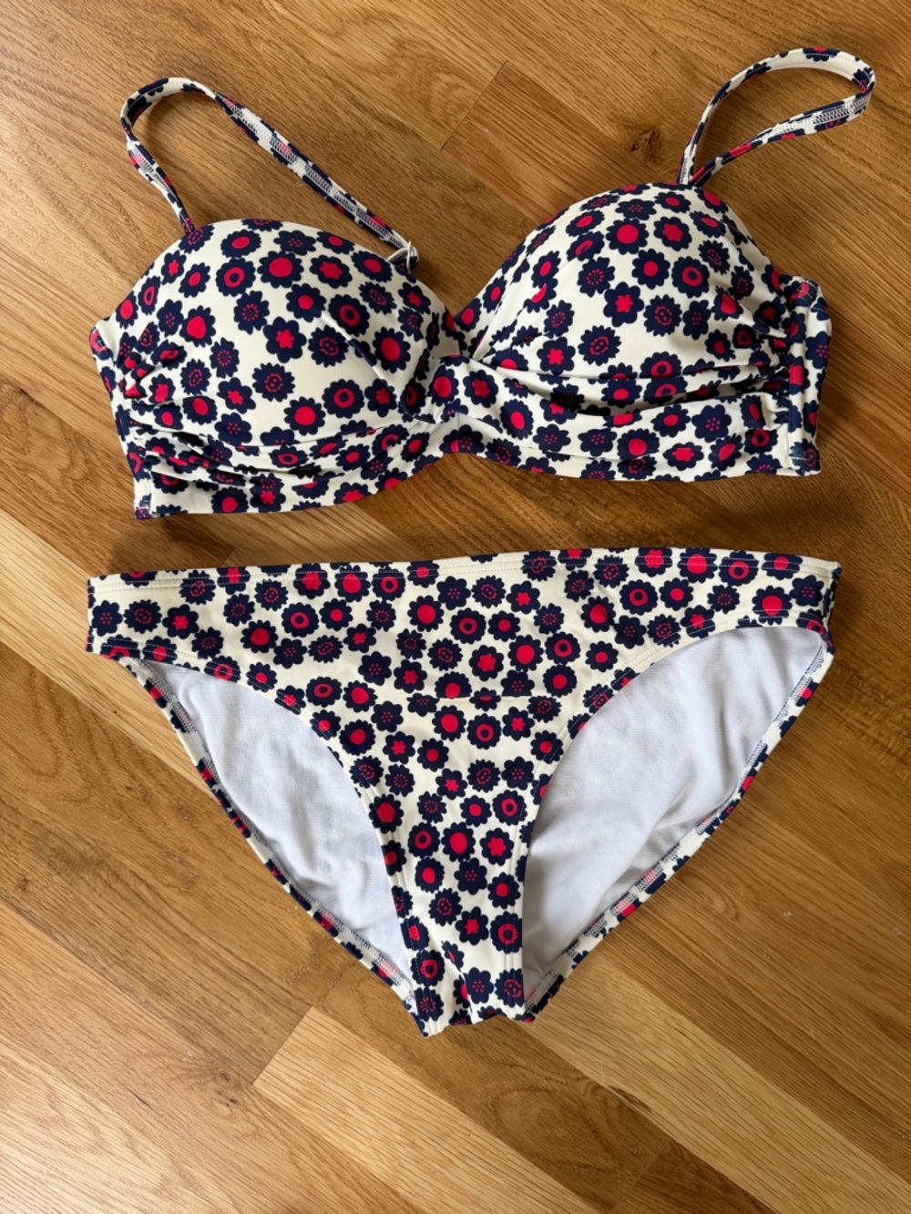 Boden women’s two-piece bikini in ditsy dot. Size 8 bottom, 36B top